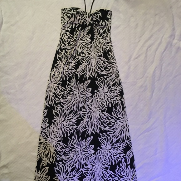 Sexy Black and White Maxi-Dress - Picture 4 of 9